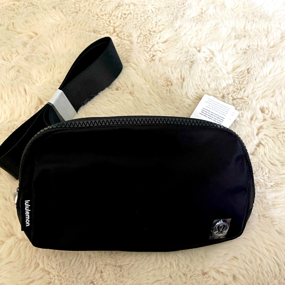 Lululemon Athletica Everywhere Belt Bag (Black)